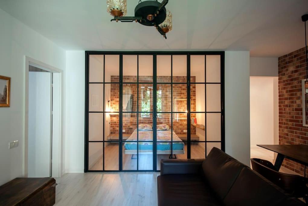 Retro Midtown Apartment บูคาเรสต์ ภายนอก รูปภาพ