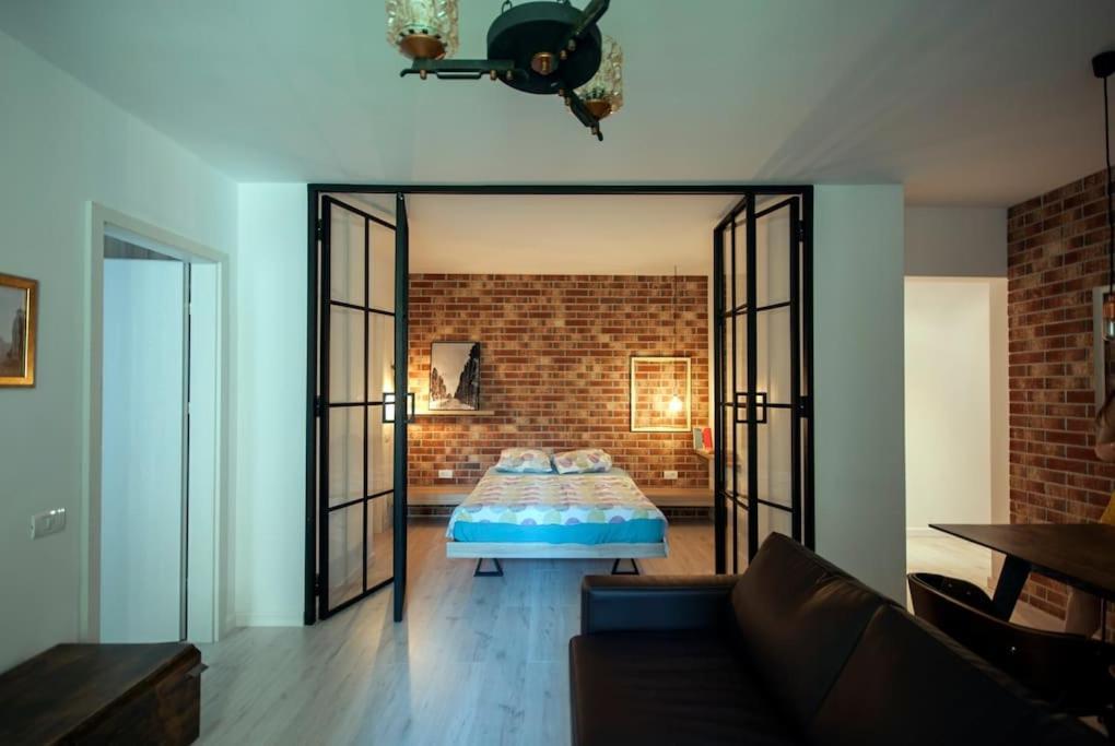 Retro Midtown Apartment บูคาเรสต์ ภายนอก รูปภาพ